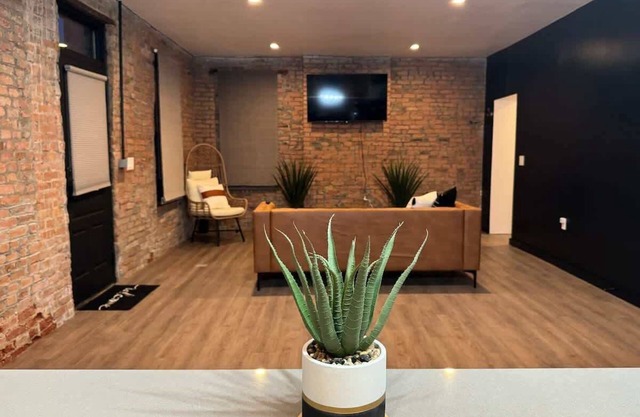Short North - Convention - King Bed - Parking Free