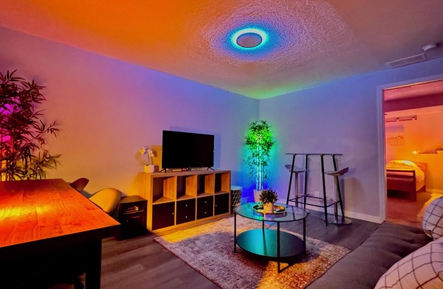 Short or Long Term | Pet Friendly | Dog Park | King Bed | Laundry | Wifi
