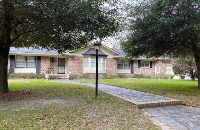 Short Term Furnished 3 bed/2.5 bath Home Near Hospitals