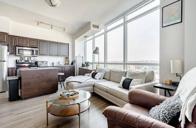 Short Term Rentals Available: 2-Bedroom Downtown Toronto Home (Free Parking)