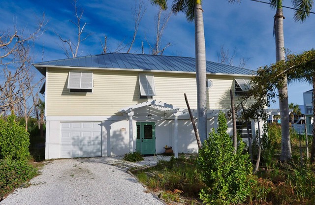 Short Walk to The Beach! Anhinga House at Sea Oats