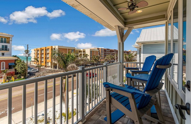 ⭐Short Walk to Beach-Awesome Outdoor Space-Redington Beach Townhouse 16305⭐