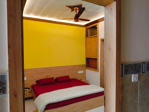 Shri Rajadhiraj Ashray, Mathura