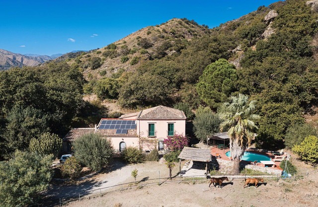 Sicilian country house with panoramic views