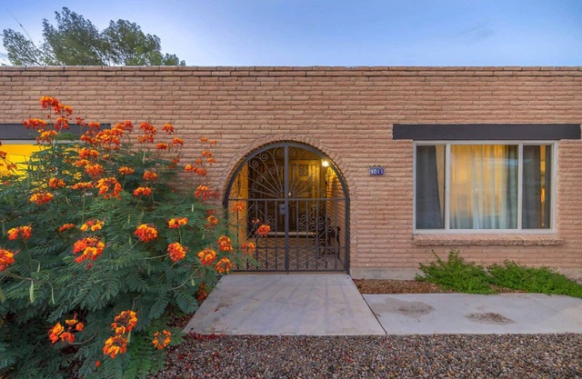 Sierra Velo -East Tucson Charmer w Pool & Fire Pit