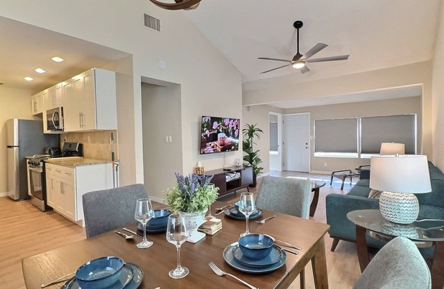 Siesta Key Beachside Getaway Cottage Walking Distance to Beach and Village