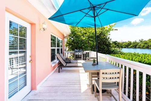 Siesta Key Bungalows, the Lagoon Bungalows Complex