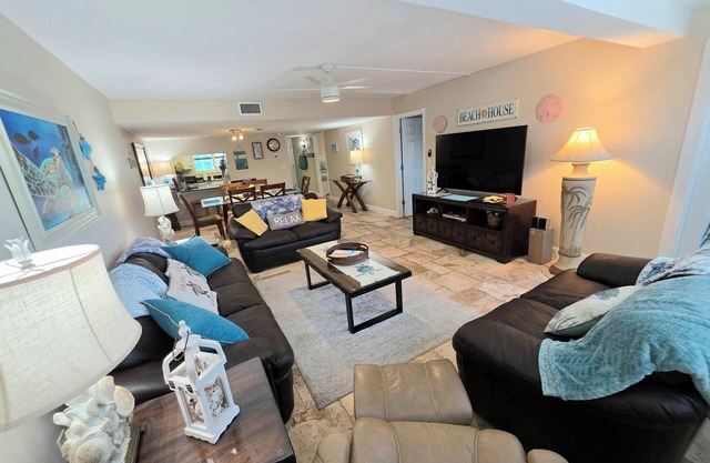 Siesta Key Condo, w/heated pool, on Crescent Beach, w/beautiful 4th floor view