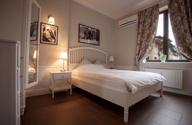 Silhouette apartment in the heart of the city
