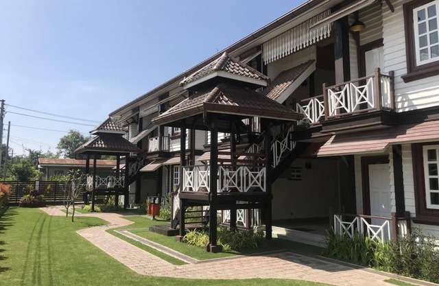 Silver Lake Hotel