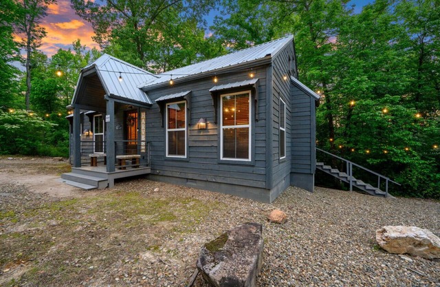 Silver Linings · Honeymoon Cove: Daybed + Fire Pit Swings & Hot Tub