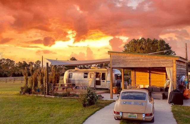 Silver Sail Airstream Glamping sanitized Wifi EV charger 10 ac