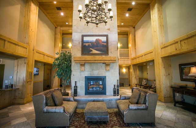 Silverado Lodge with Fireplaces and Pool Views by RedAwning - Save 20% on 7+ Nights!