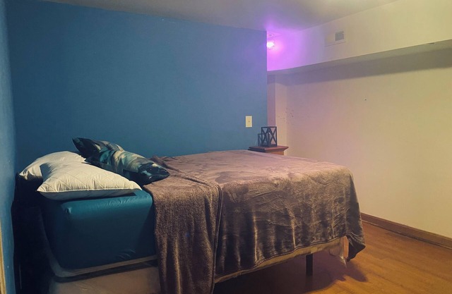 Simple, Cheap, and Cozy ROOM 3
