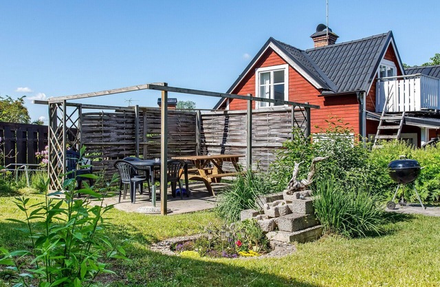 Simple cottage with a yard in Vimmerby | SE05022