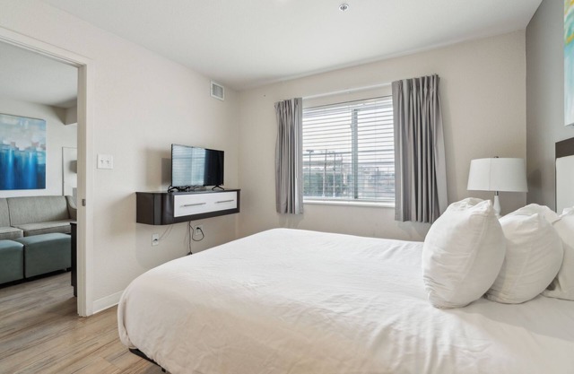 Simplicity At the Rim 1206 I Comfy 2 Bed 2 Bath