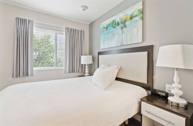 Simplicity At the Rim 1219 I Spacious 1 Bed 1 Bth
