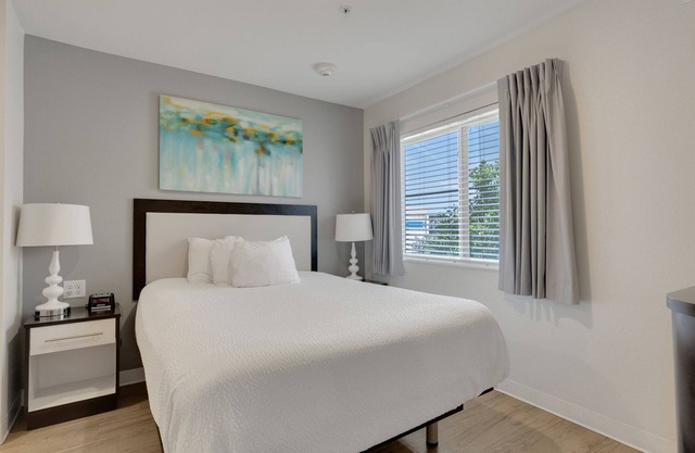 Simplicity At the Rim 1203 I Spacious 1 Bed 1 Bth