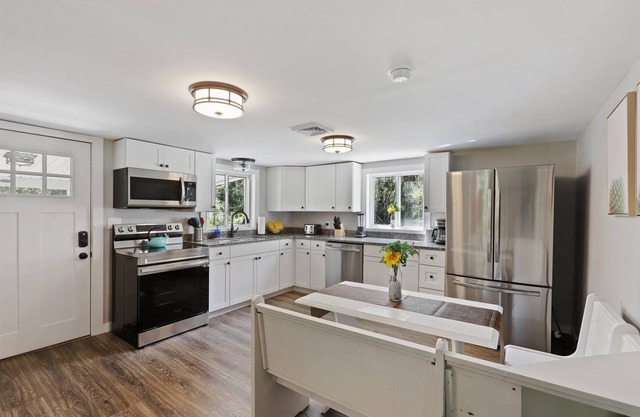 Single Family Home Rent Ready 30+ Day Minimum Fully Furnished