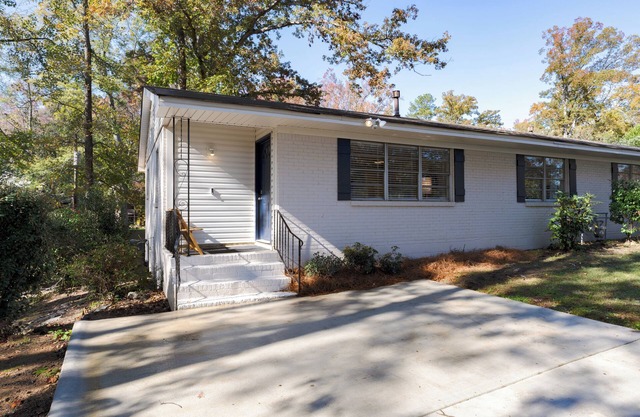 Single Floor Condo with Large Private Driveway