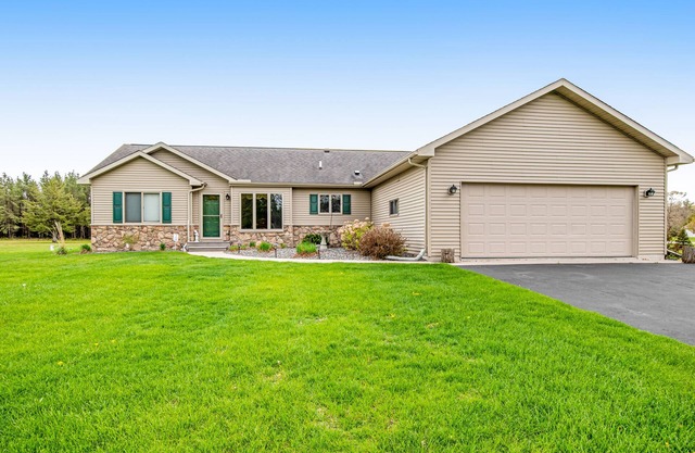 Single-level family-friendly home with large yard, WiFi & central AC