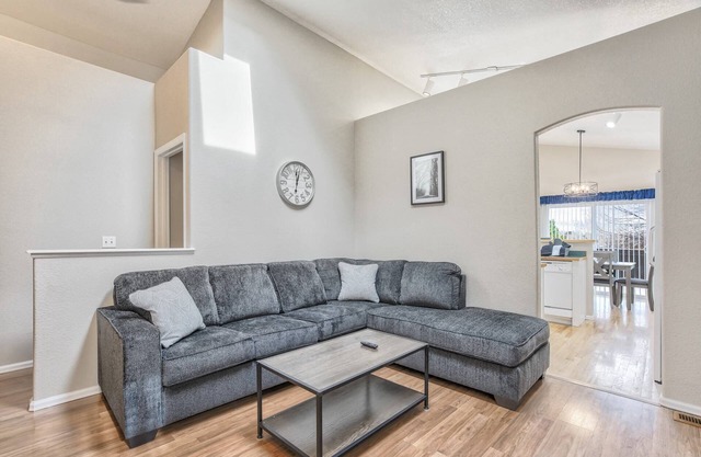 Single Level Living, Gated, Beautiful SW Cheyenne Mountain Area, Garage, AC, Wifi, Workspace, Park