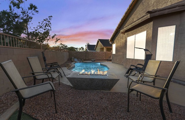Single level sleeps10, 4 bedroom open concept home with private swimming pool