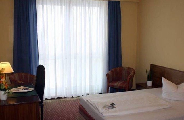 Single room queen-size, shower or bath, WC - Quick Hotel Dresden West
