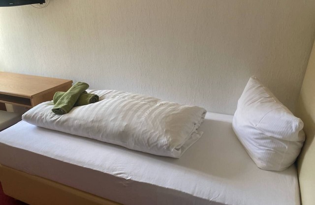 Single room with shared bathroom and kitchen
