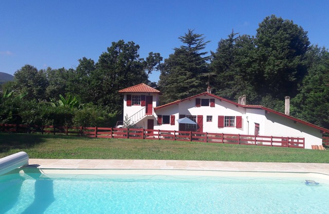Single-storey Basque villa with view of the Rhune