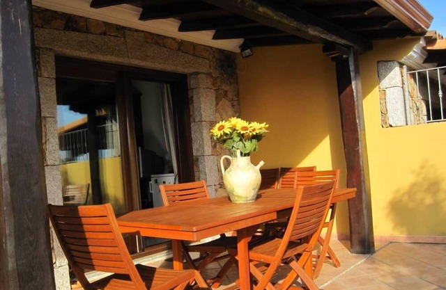 Siniscola - Sa Petra Ruja. Small villa with garden a stone's throw from the sea.