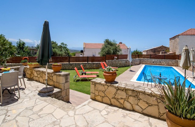 Skandalis Apartment with pool view (Erato)