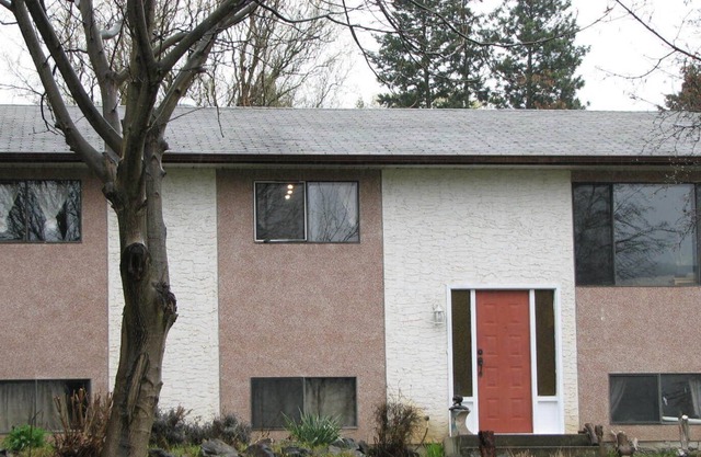 Ski 3 of BC's top mountains from 1 location while staying a lovely 3 bedroom house!