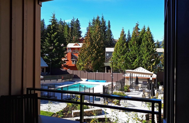 Ski in and Out, Renovated, Cozy One Bedroom, Hot Tub + Pool, Lake Placid Lodge