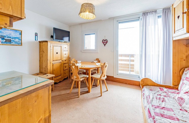 Ski-In/Ski-Out Studio in Saint Francois Longchamp - Sleeps 4 with Balcony and Mountain Views
