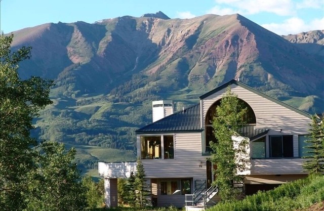 Ski-in-Out, 5/4 Custom Home Comfortably Sleeps 17