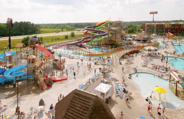 Ski in/Out @ Camelback, Waterpark, Grill, Pool, Hiking