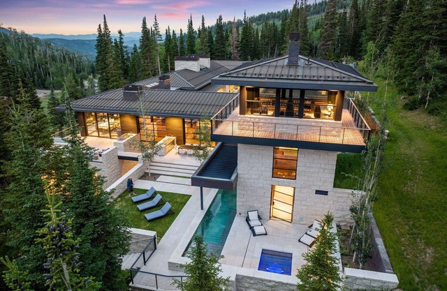 Ski in out secluded mountain estate, salt water pool, spa room, private ski access