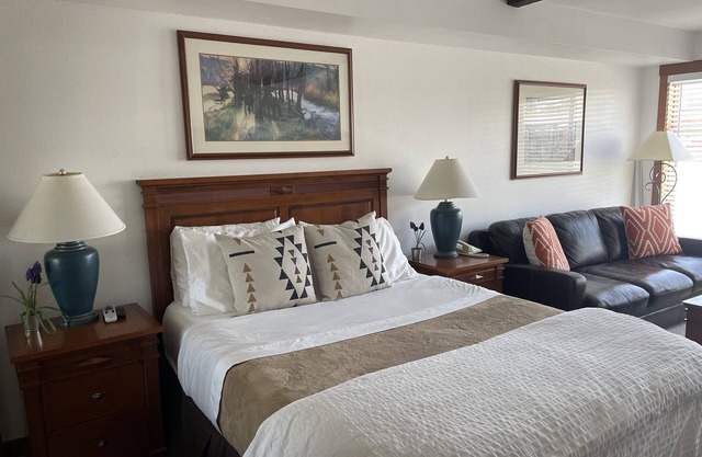 SKI IN/OUT Studio Condo with stunning Village & Slope views