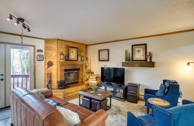 Ski-In, Ski-Out Brian Head Condo w/Fireplace!