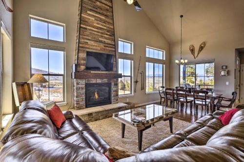 Ski-InandOut Granby Home with Gas Grill and Fire Pit!