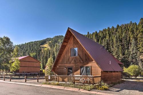 Ski-InandSki-Out Red River Cabin with Mtn Views!