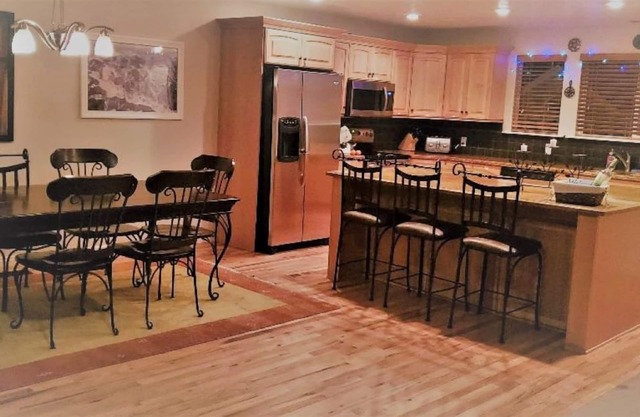 Ski Retreat, Huge Kitchen, Hot Tub, Boot Dryer, Outdoor Grill