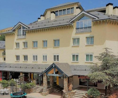 SKI & SNOW APARTMENTOS by TODOSIERRANEVADA - Plaza Principal Junto a los Telecabinas