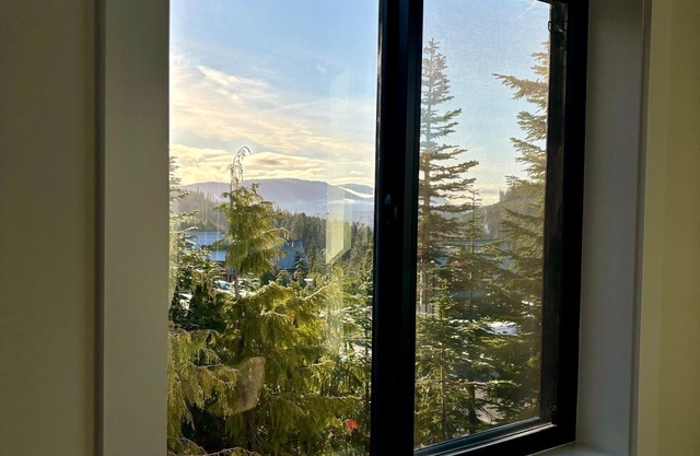 Skiing & Hot tubbing at Mt Washington Chalet