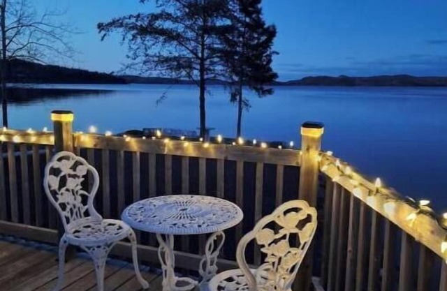 Skipper's View Cottage by the Sea - Pet Friendly!
