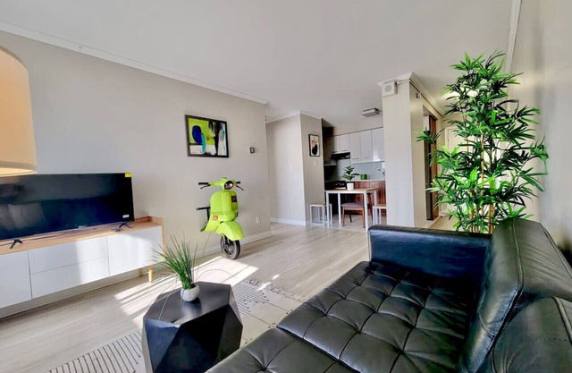 Sky-High Luxury on Crescent|The Ultimate View