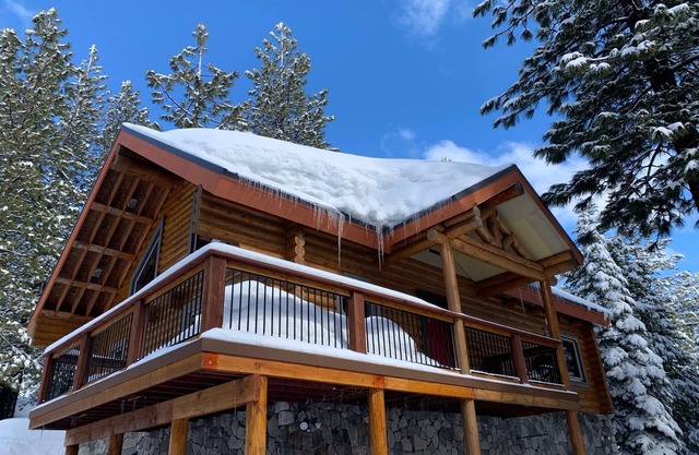 Skyline Cabin - 3 Story Log Cabin in the Sierras
