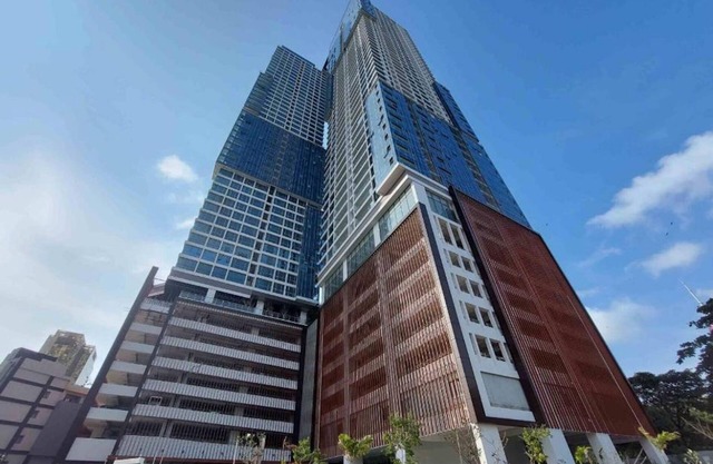 Skyline Serenity: Your luxury stay in Colombo