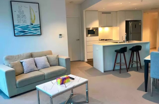 Skytower Escape: Sleek 1BR with Breathtaking Views